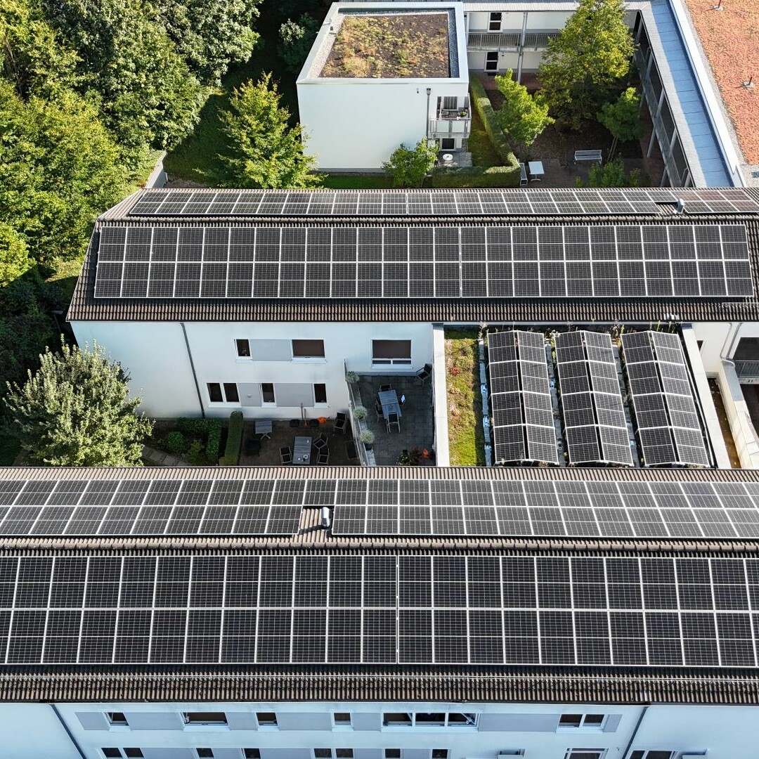 Photovoltaik-System auf einem Seniorenwohnheim